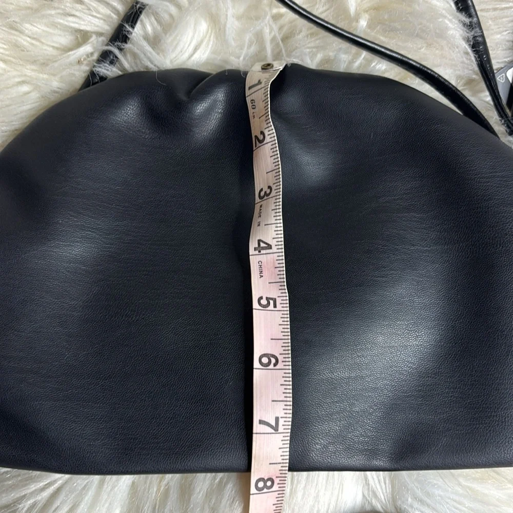 Elegant Black Crossbody to Clutch Bag Sleek Design